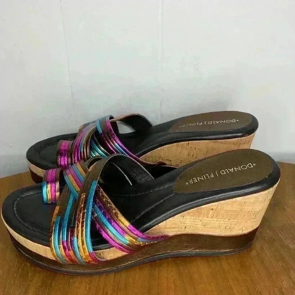 Donald J Pliner Lettie Fuschia MetallicLeather Wedge Sandal Sz 7.5 Toe Strap - Picture 3 of 9